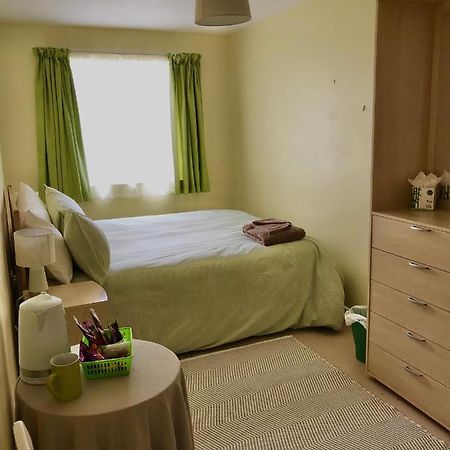Rowan Close Whitchurch  エクステリア 写真