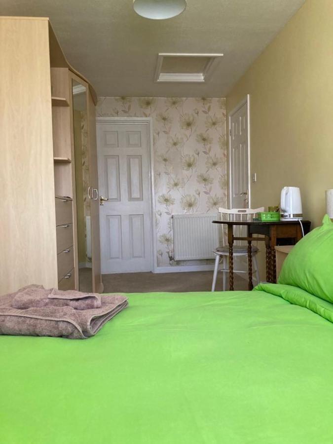 Rowan Close Whitchurch  エクステリア 写真