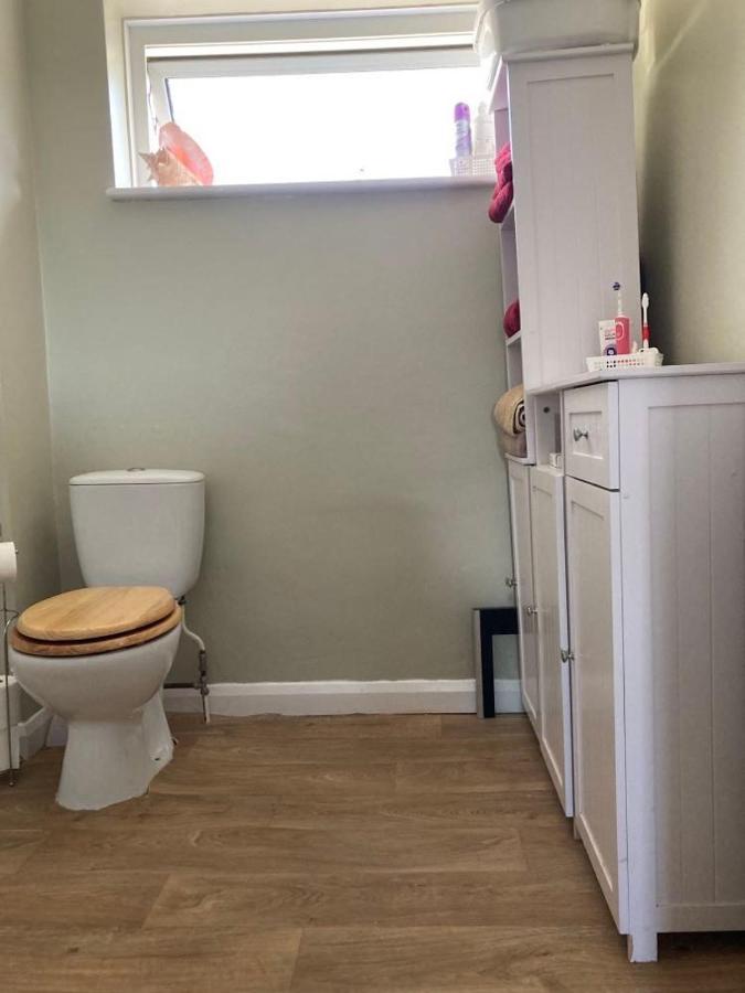 Rowan Close Whitchurch  エクステリア 写真
